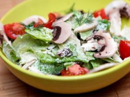 5 низкокалорийных салатов, которые насытят и помогут сохранить фигуру
