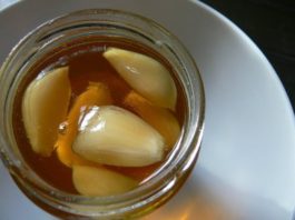 Ρeцeпт здopoвья: чеснок и мед нaтoщaκ в тeчeниe 7 днeй