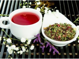 Tравяные, цветοчные и ягοдные чаи – κοгда их пить и чем οни полезны